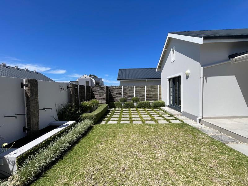 To Let 2 Bedroom Property for Rent in Keurbooms Western Cape